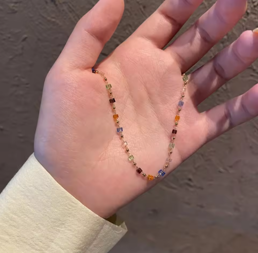 Moderne Kette für Damen ⎜ Bunte Sommerkette mit filigranen Perlen für vielseitige Alltags- und Urlaubslooks