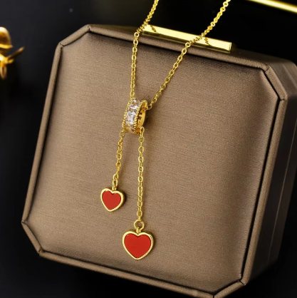 Romantische Herz-Kette für Damen ⎜ Vergoldetes Schmuckstück mit zwei Anhängern für stilvolle Outfits