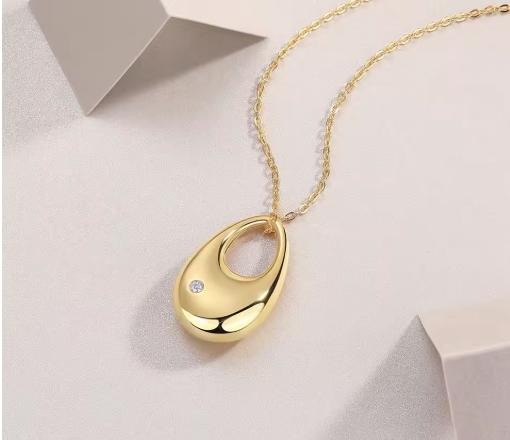 Elegante Halskette für Damen ⎜ Vergoldete Kette mit modernem Tropfenanhänger und funkelndem Stein (925 Silber)