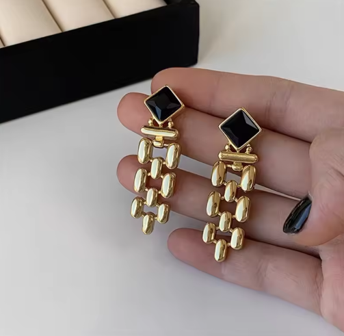 Geometrische Damen-Ohrringe ⎜ Hängendes Design mit schwarzem Detail für elegante, trendbewusste Looks