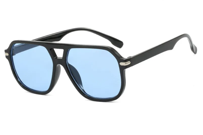 Retro-inspirierte Sonnenbrille für Damen ⎜ Stilvoll getönt für Alltag und Freizeit