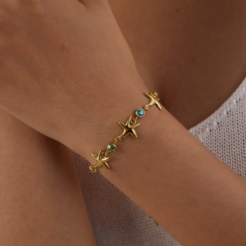 Sommerliches Armband mit Seestern-Motiv ⎜ Vergoldeter Look mit bunten Zirkonia für frische Eleganz