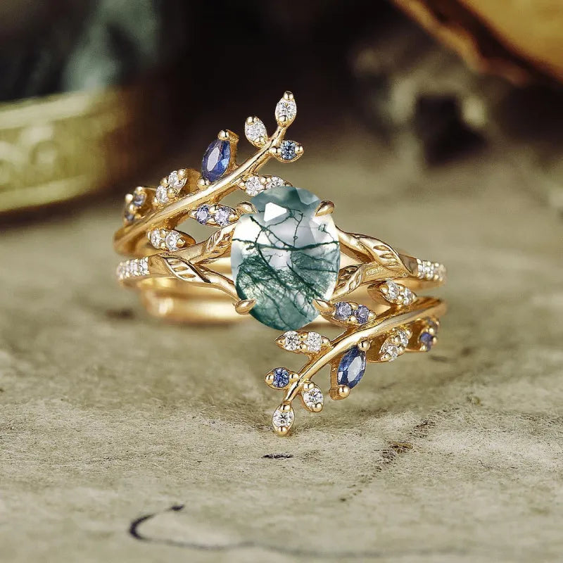 Zirkonia Damenring im Vintage-Stil ⎜ Vergoldeter Ring mit grünem Blätterdesign und funkelndem Mittelstein