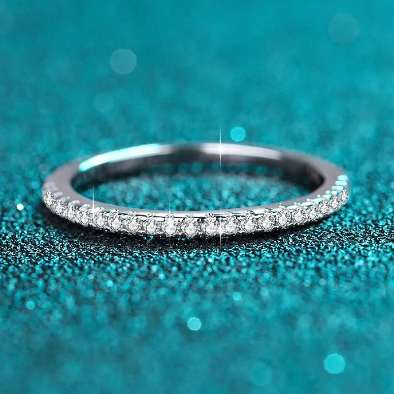 Klassischer Damenring ⎜ Schlichter vergoldeter Bandring für eleganten Look und täglichen Schmuckstil (18 Karat)