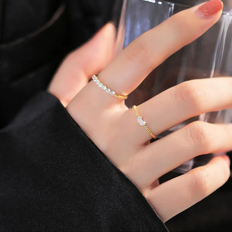 Zirkonia-Ringe für Damen in Goldoptik ⎜ Filigranes Set für stilvolle Akzente im Alltag oder zu besonderen Anlässen