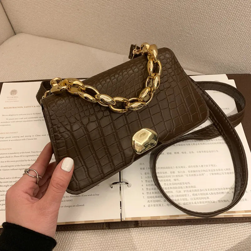 Kleine Schultertasche für Damen ⎜ Retro-Tasche mit Kettengriff und Kroko-Prägung für Abend oder Stadt