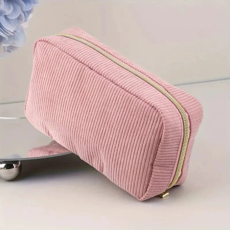 Kosmetiktasche aus Cord für unterwegs ⎜ Reißfeste Schminktasche mit weichem Stoff für Reiseartikel
