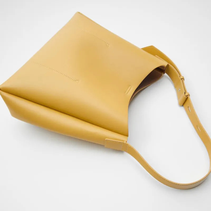 Damen Schultertasche in Gelb ⎜ Schlichte Tragetasche mit breitem Riemen und viel Platz für den Alltag