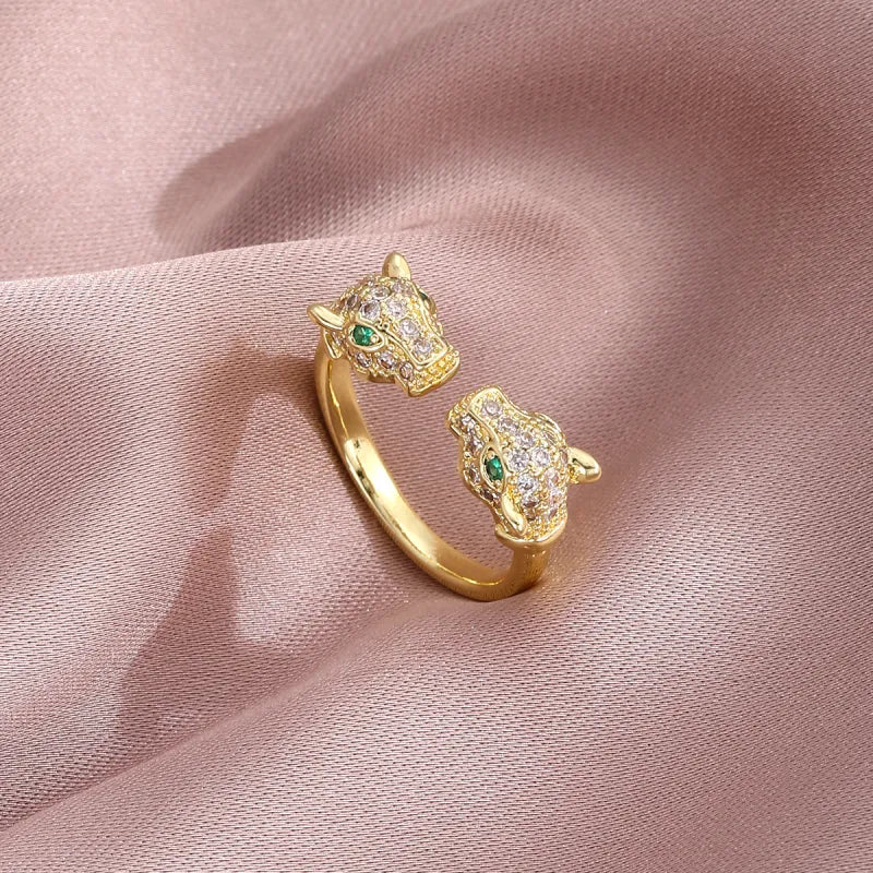 Tigerköpfen-Ring in Goldoptik ⎜ Offenes Design mit grünen Augen und Zirkonia für ausdrucksstarke Looks