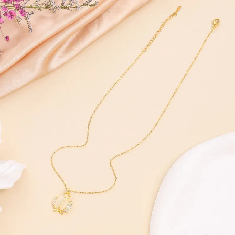 Elegante Kette für Damen ⎜ Goldene Kette mit weißem Blumenanhänger und Zirkonia für elegante Anlässe