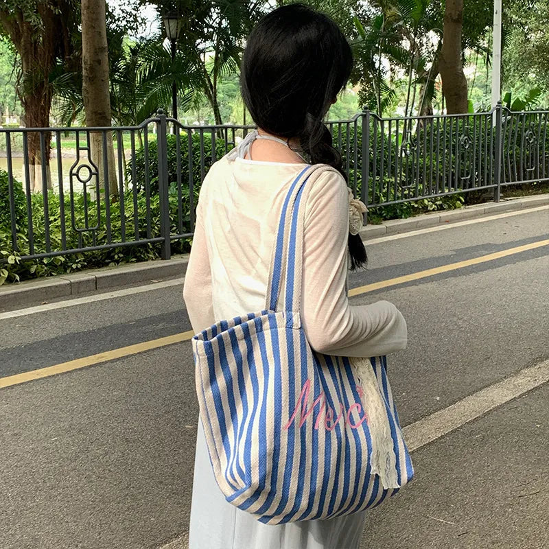 Stofftasche mit Streifen ⎜ Lässige Tragetasche mit Aufdruck für Freizeit, Uni oder Einkauf