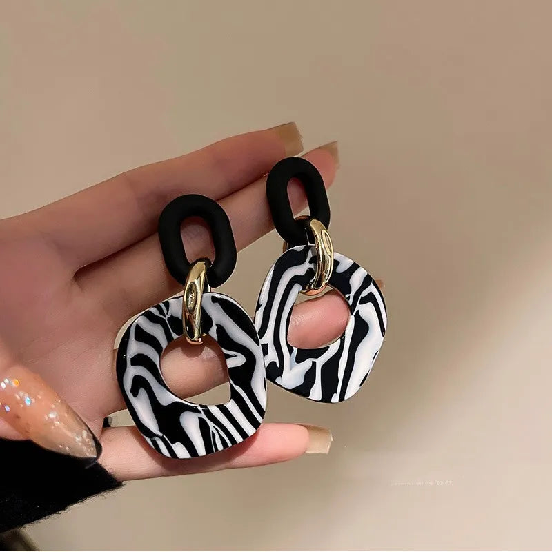 Leopardenmuster-Ohrringe mit Goldakzent ⎜ Trendiger Ohrschmuck für modische Alltagslooks