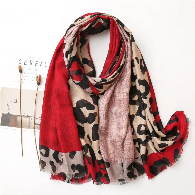 Leoparden-Schal mit Fransen für Damen ⎜ Vielseitiges Accessoire für herbstliche Outfits und leichten Sonnenschutz
