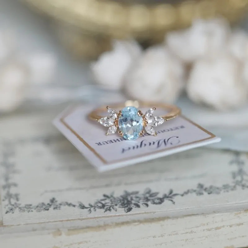Damenring mit Zirkonia ⎜ Eleganter Ring in Flügeloptik für stilvolle Anlässe und Alltagsglanz