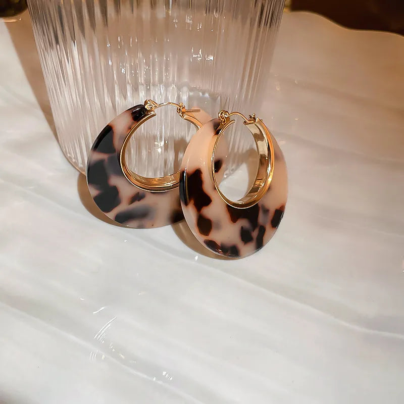 Leopardenmuster-Ohrringe mit Goldakzent ⎜ Trendiger Ohrschmuck für modische Alltagslooks