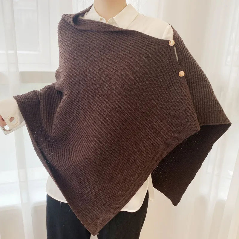 Strick-Umschlagtuch mit Knöpfen ⎜ Vielseitiger Winterschal für moderne Looks