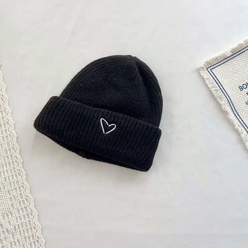Wollmütze für Kinder mit Herz-Detail ⎜ Warme Strickmütze für süße Winter-Looks