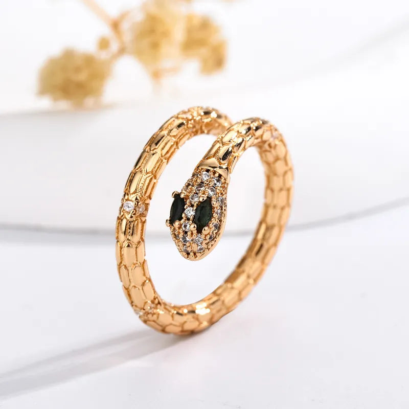 Schlangenring für Damen ⎜ Vergoldeter Ring im europäischen Stil mit funkelnden Steinen und markantem Design