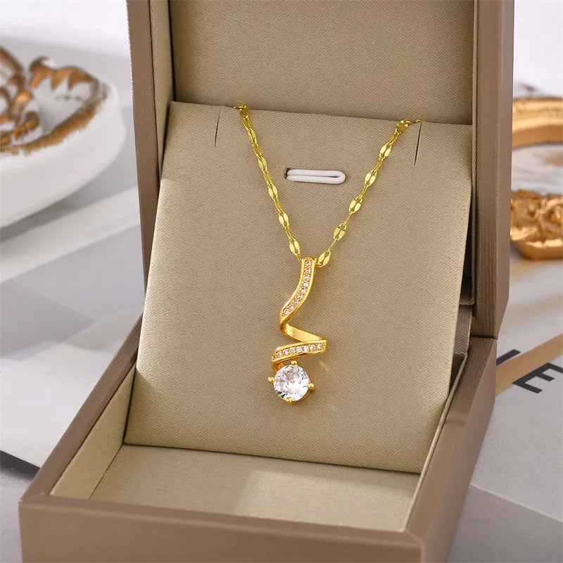 Zarte Damenkette mit Anhänger ⎜ Goldene Kette mit geschwungenem Anhänger und funkelndem Stein für elegante Anlässe