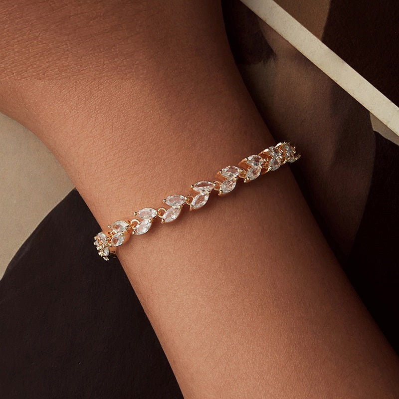 Zirkonia-Blattarmband für Damen ⎜ Glänzendes Schmuckstück für festliche Events und Abendgarderobe
