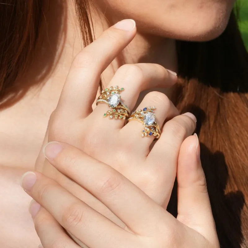 Zirkonia Damenring im Vintage-Stil ⎜ Vergoldeter Ring mit grünem Blätterdesign und funkelndem Mittelstein