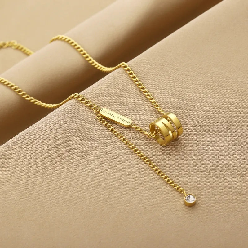 Stilvolle Damenkette ⎜ Vergoldete Gliederkette mit modernem Spiralanhänger für schlichte und stilvolle Outfits