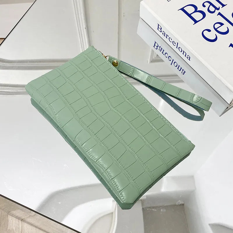 Damen Clutch in Lederoptik ⎜ Schlanke Reißverschlusstasche mit Krokoprägung für Alltag und Events