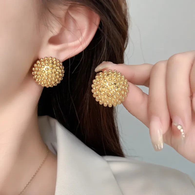 Ohrstecker für Damen ⎜ Kugelstruktur in Gold- und Silberoptik für auffällige Looks im modernen Stil