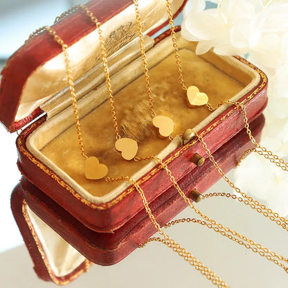 Herzarmband für Damen ⎜ Filigrane vergoldete Kette als liebevolles Accessoire für jeden Anlass