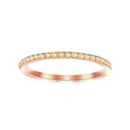 Schlichter Ring in Goldoptik ⎜ Schlichter Ring mit funkelnden Zirkonia für elegante Alltags- und Business-Looks