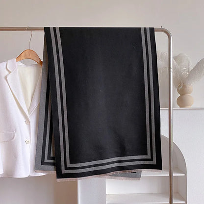 Schal mit grafischen Linien ⎜ Gefüttertes Modell für elegante Damen-Winterlooks