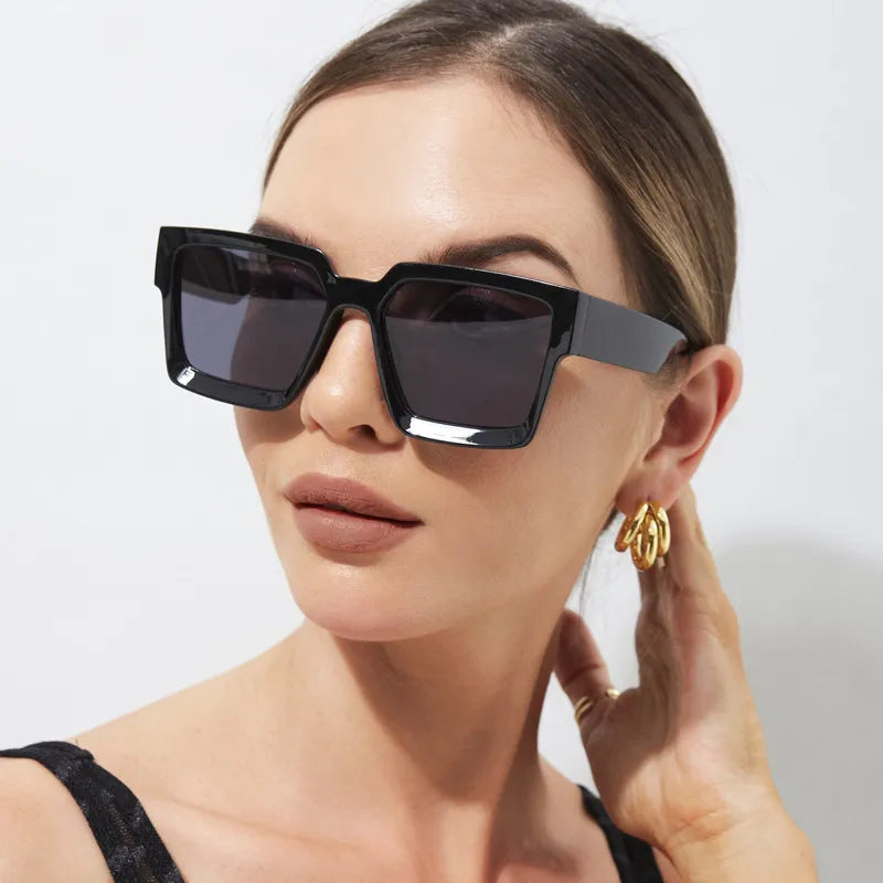 Sonnenbrille für Damen mit eckigem Oversize-Rahmen ⎜ Lässig und lichtgeschützt unterwegs