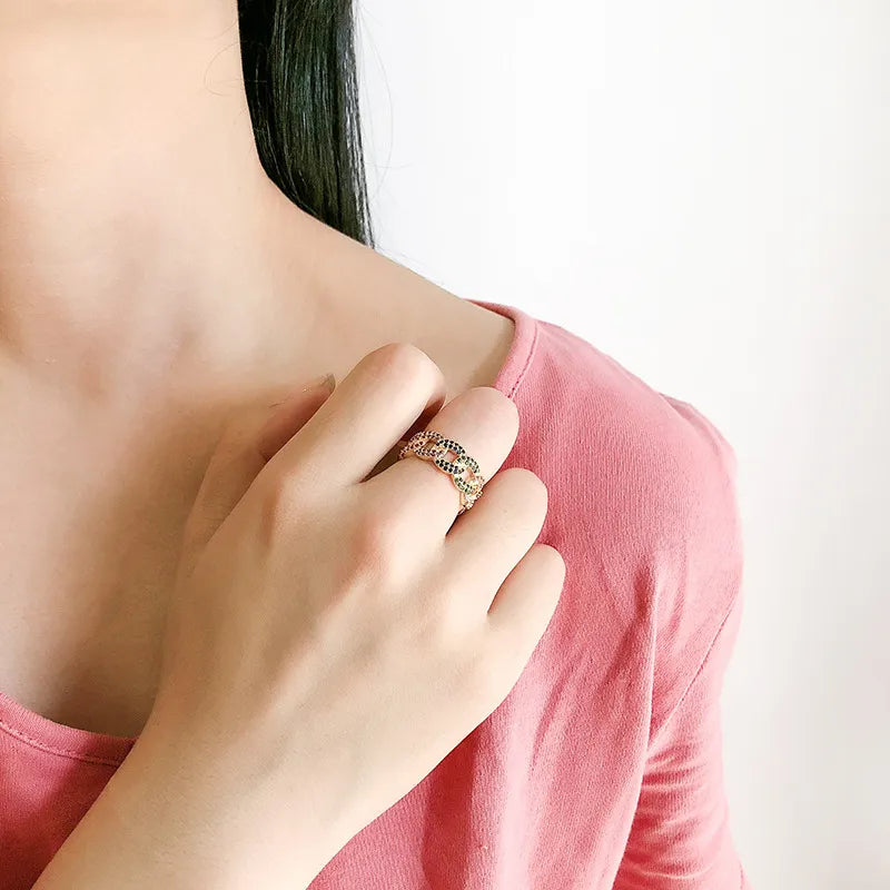 Statement Ring für Damen in Goldoptik ⎜ Modernes Design mit farbigen Zirkonia für glamouröse Momente