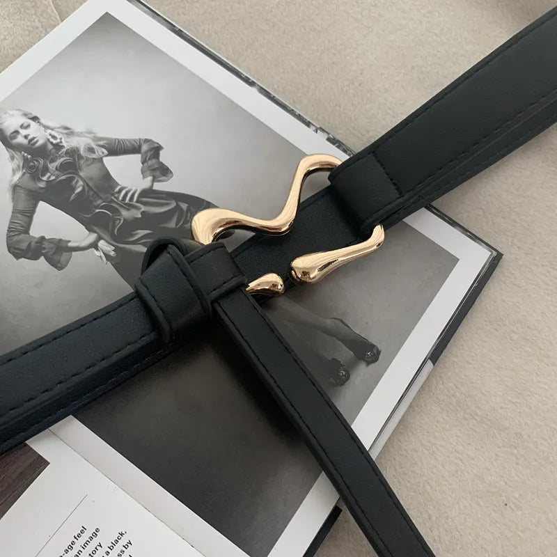 Feiner Gürtel mit Knotenschließe ⎜ Feminines Accessoire mit goldener Zierde für Mäntel und Blazer