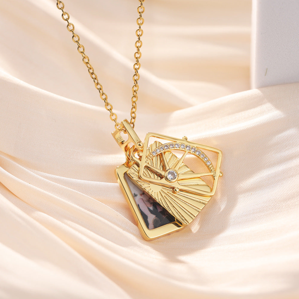 Personalisierte Foto-Kette ⎜ Vergoldeter Anhänger mit Sonnen- und Mondmotiv zum Einlegen von Bildern als Erinnerungsschmuck