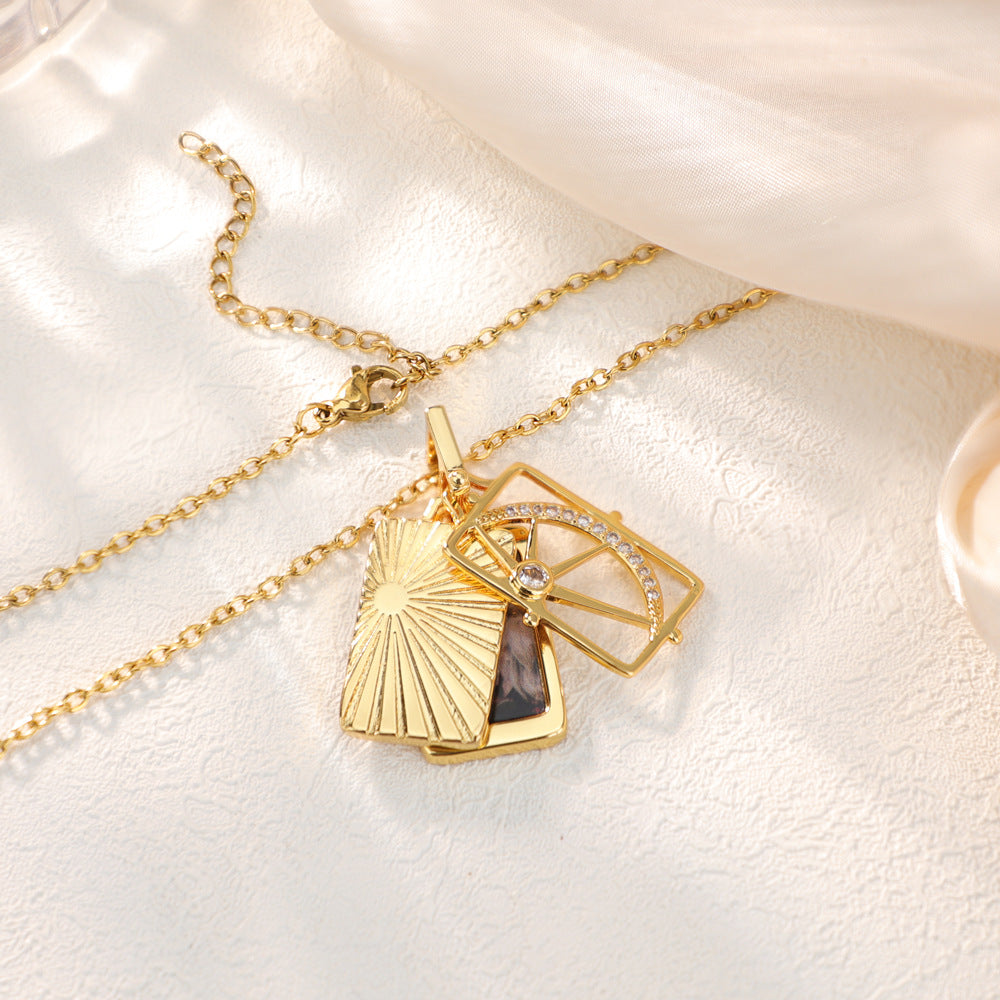 Personalisierte Foto-Kette ⎜ Vergoldeter Anhänger mit Sonnen- und Mondmotiv zum Einlegen von Bildern als Erinnerungsschmuck