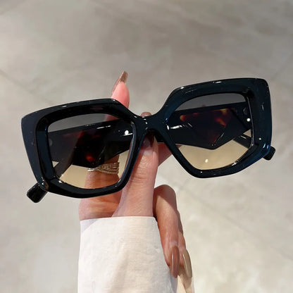 Auffällige Damen-Sonnenbrille im Statement-Look ⎜ Individuell gestylt mit UV-Schutz