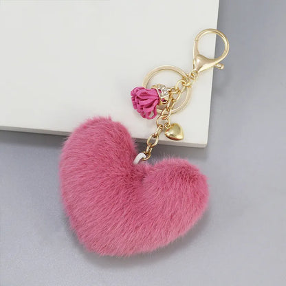 Flauschiger Herz Anhänger ⎜ Weicher Taschenanhänger mit Bommel und Quaste für Auto und Handtasche