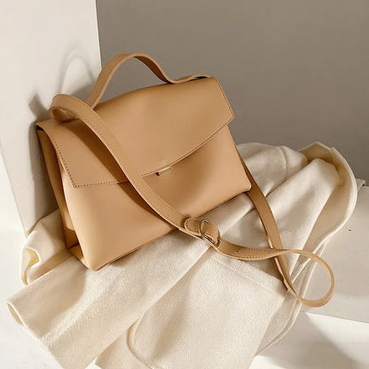 Schultertasche für Damen ⎜ Kompakte Umhängetasche mit Magnetverschluss und edlem, mattem Finish