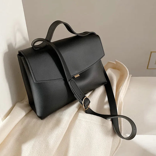 Schultertasche für Damen ⎜ Kompakte Umhängetasche mit Magnetverschluss und edlem, mattem Finish