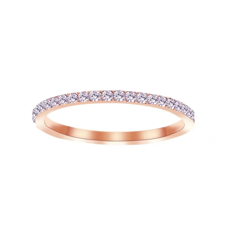 Schlichter Ring in Goldoptik ⎜ Schlichter Ring mit funkelnden Zirkonia für elegante Alltags- und Business-Looks