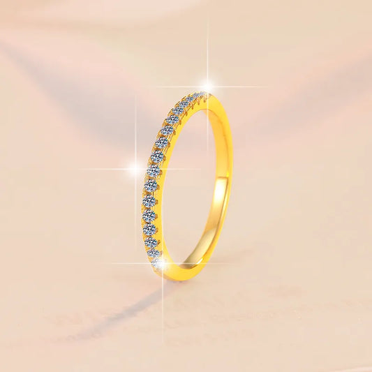 Klassischer Damenring ⎜ Schlichter vergoldeter Bandring für eleganten Look und täglichen Schmuckstil (18 Karat)