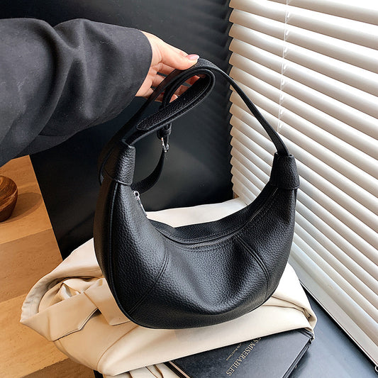 Halbmondtasche für Damen ⎜ Schultertasche aus Lederoptik mit praktischem Reißverschlussfach für unterwegs