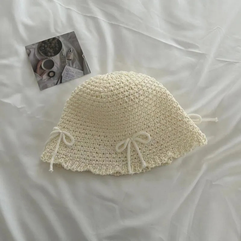 Sommerhut mit Schleifendetail für Damen ⎜ Gehäkeltes Modell für verspielte Freizeitlooks