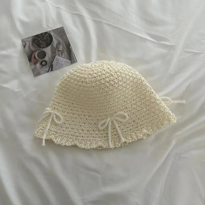 Sommerhut mit Schleifendetail für Damen ⎜ Gehäkeltes Modell für verspielte Freizeitlooks