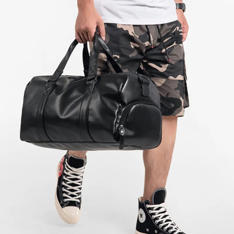 Sportliche Herrentasche aus Leder ⎜ Geräumige Trainingstasche für Sport, Reise und Freizeit