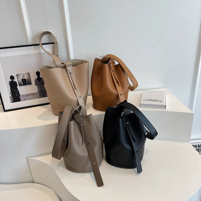 Große Schultertasche für Damen ⎜ Klassische Beuteltasche mit Innentasche für Arbeit und Stadtleben