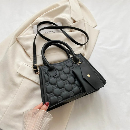Mini-Tasche für Damen ⎜ Kompakte Schultertasche mit geprägter Oberfläche und passender Geldbörse