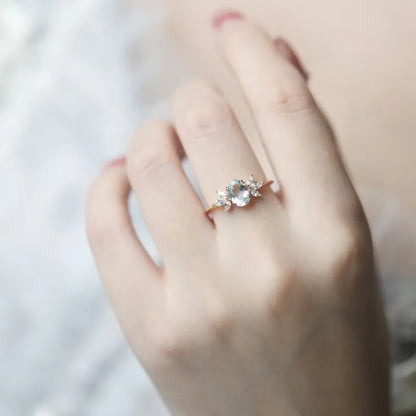 Damenring mit Zirkonia ⎜ Eleganter Ring in Flügeloptik für stilvolle Anlässe und Alltagsglanz
