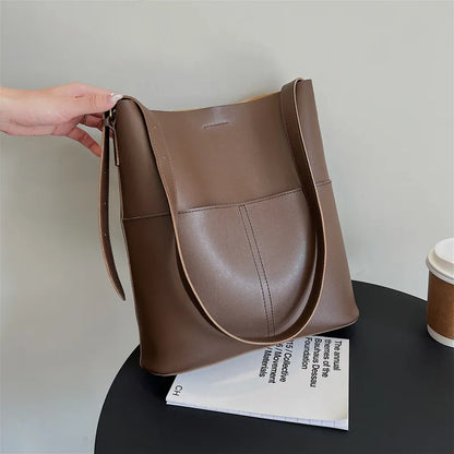 Damen Schultertasche in Lederoptik ⎜ Schlichte Tragetasche mit großem Hauptfach und verstellbarem Gurt